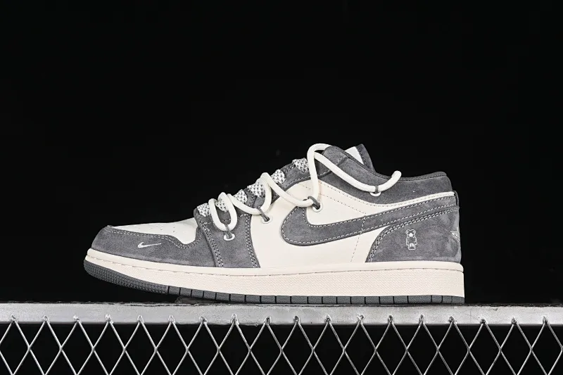 All categories Air Jordan Jordan series basketball shoes Air Jordan 1 Low High-end customized low-top sneakers Air Jordan 1 Low AJ1 Joe 1 Violent Bear joint-dark gray drawstring pig eight High-end customized low-top retro basketball shoes SJ9950-018